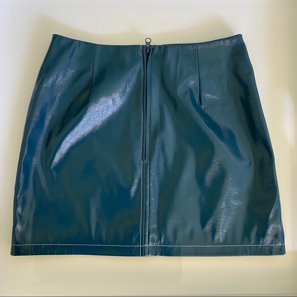 UO LUNA PATENT CONTRAST STITCH MINI SKIRT - Picture 3 of 4